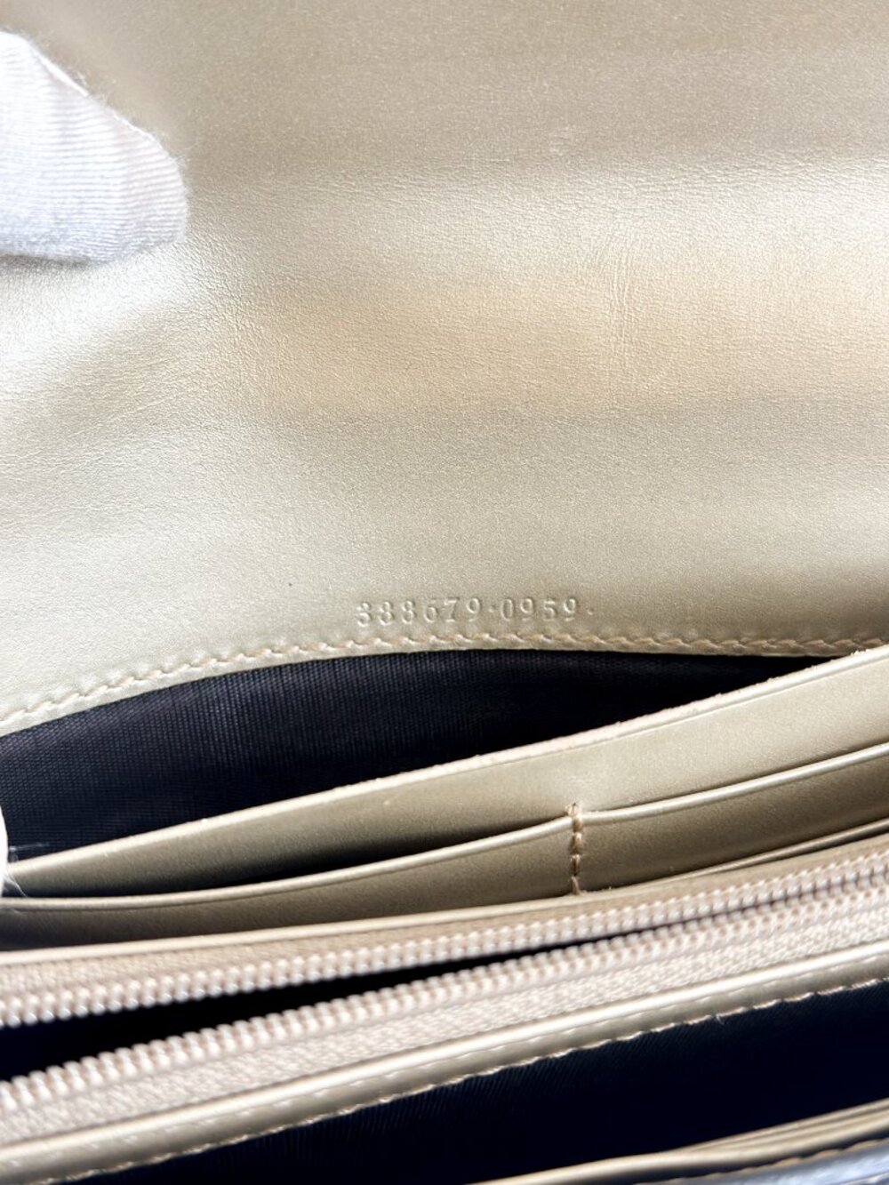 Gucci Guccissima Bow Continental Wallet Gold Metallic - Picture 13 of 16
